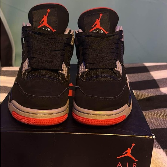 Jordan 4 “Bred”